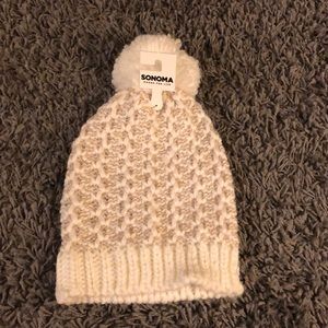 White knitted Beenie